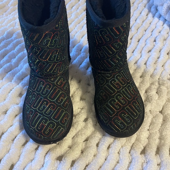 Rainbow Logo Uggs - Picture 5 of 6